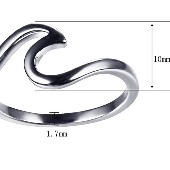 🌟Host Pick🌟 Ocean Wave Silver Ring Size 8 - Picture 3 of 15
